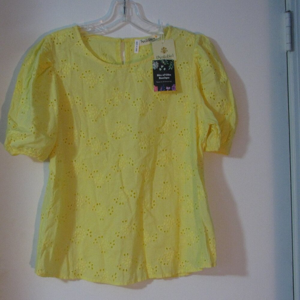 Available Top Medium NWT Yellow Eyelet Fabric New